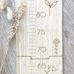 groeimeter hout bloemen kind