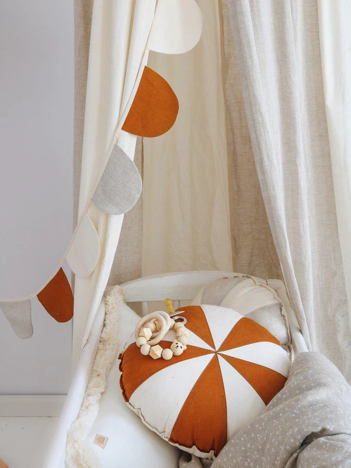 slinger kinderkamer rood wit grijs circus